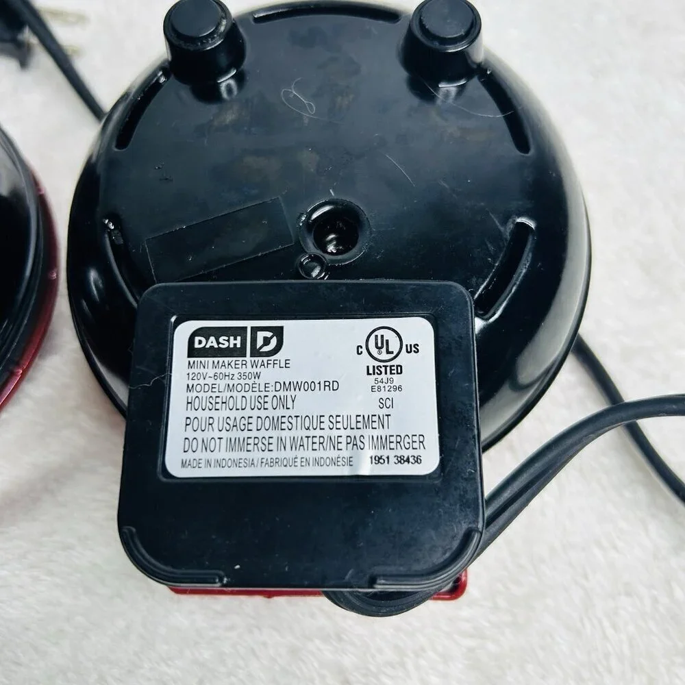 Dash Gingerbread Man Mini Waffle Maker Red Non-Stick 4